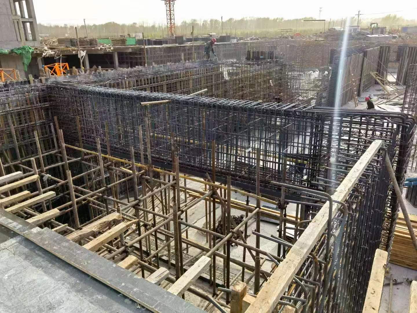 覃塘建筑基础筏板施工时混凝土有哪些常见问题?