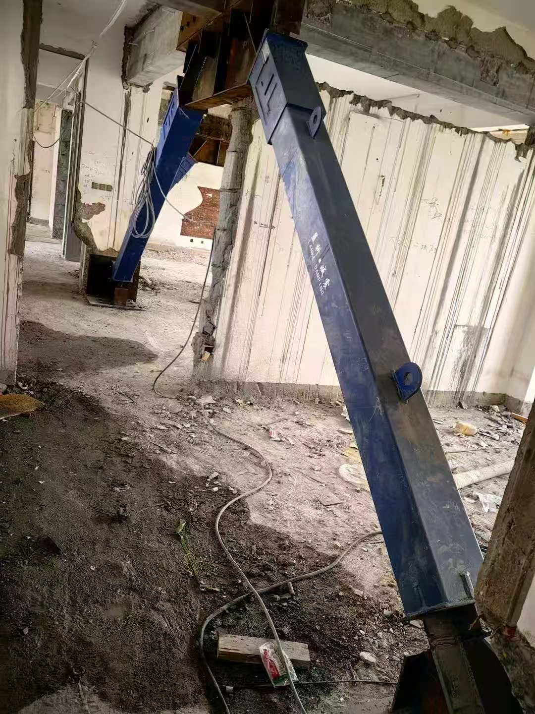 覃塘柱子粘钢加固施工工艺
